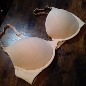 Gorgeous Vanity Fair 38C Creamy Beige Extreme Push Up Underwire Sexy Bra